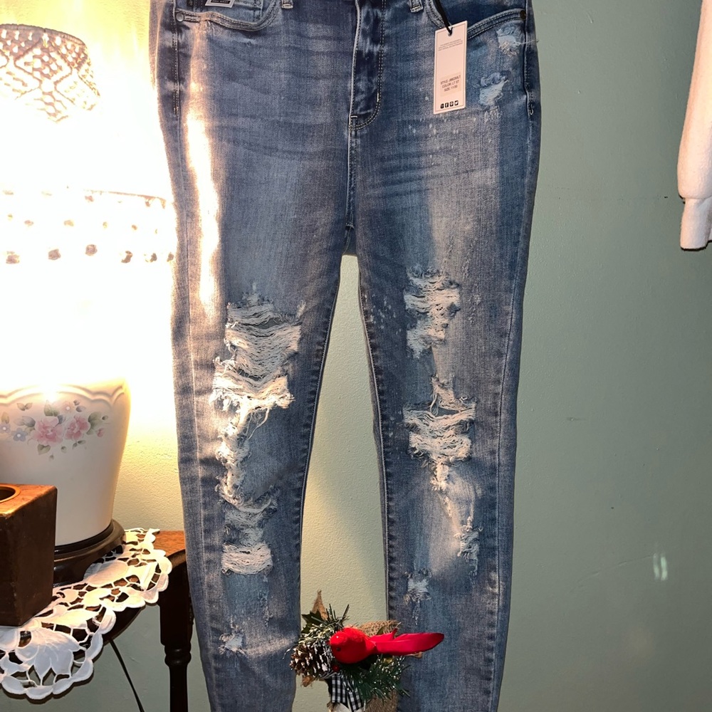 Judy Blue High Rise Distressed Jeans - Blue